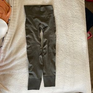 high waisted green lulu lemon pants